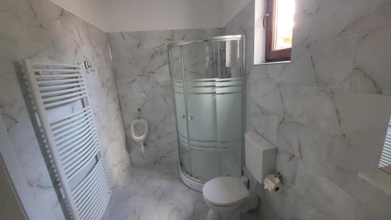 Bed and Breakfast Colt De Rai Hîrtoape Zewnętrze zdjęcie