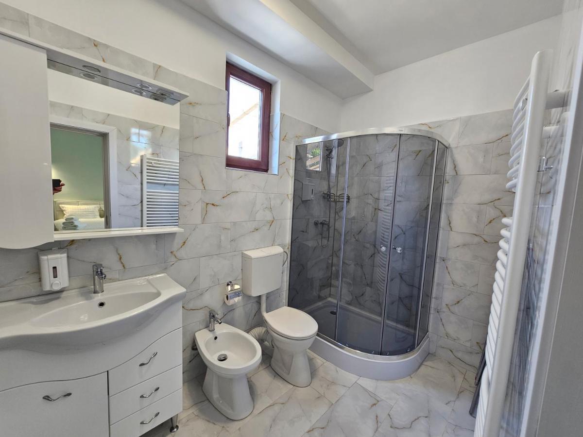 Bed and Breakfast Colt De Rai Hîrtoape Zewnętrze zdjęcie